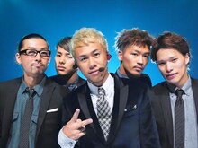 川畑要（写真中央）の収録時のオフショット。