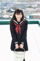 制服姿の渡辺麻友。(C)集英社 / 週刊プレイボーイ