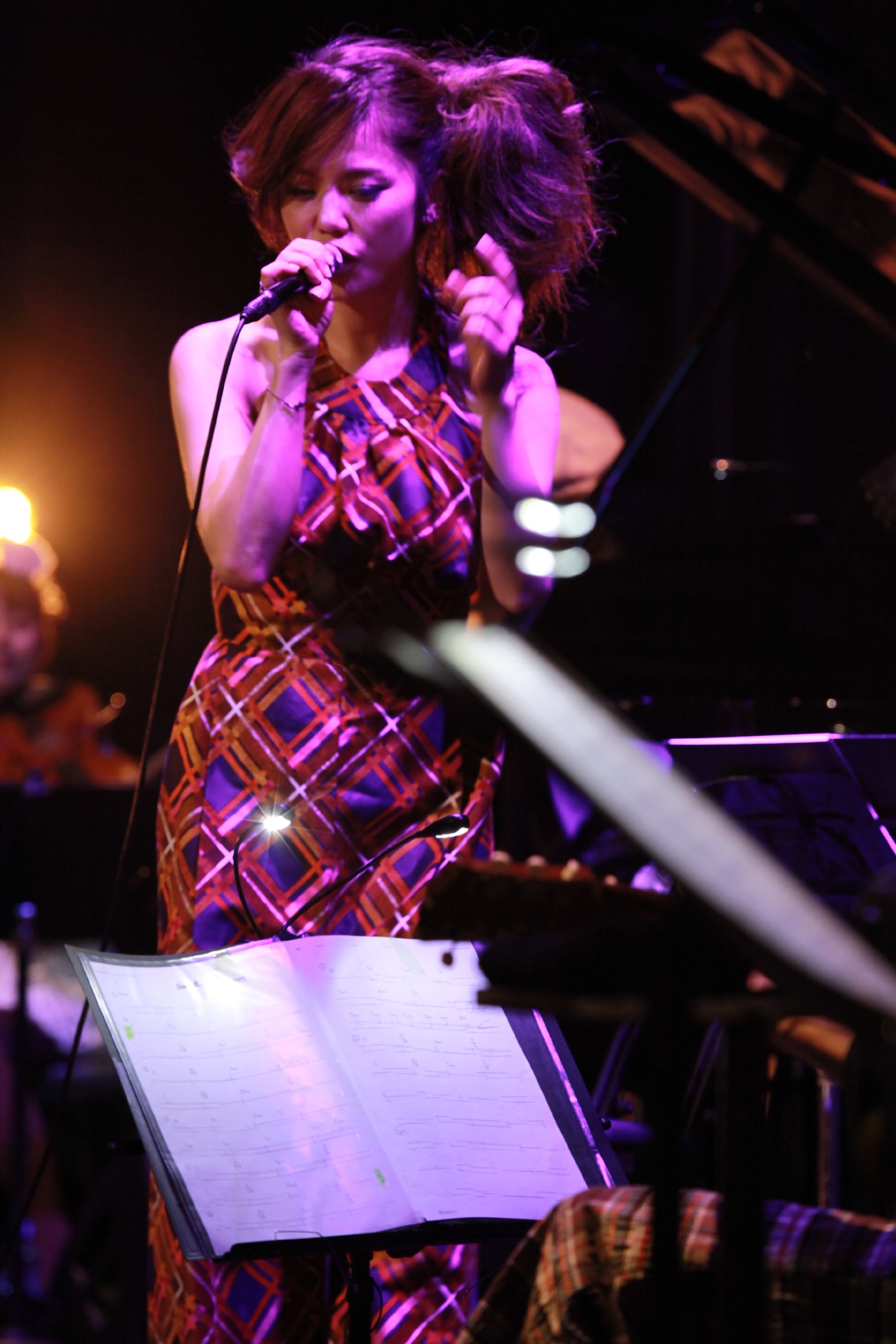 「MTV Unplugged」収録ライブでのChara。(c)アミタ マリ