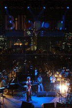 「MTV Unplugged」収録ライブでのChara。(c)アミタ マリ