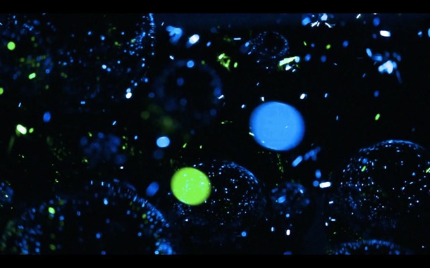 「ロンリープラネット（Post A）」ビデオクリップのワンシーン。