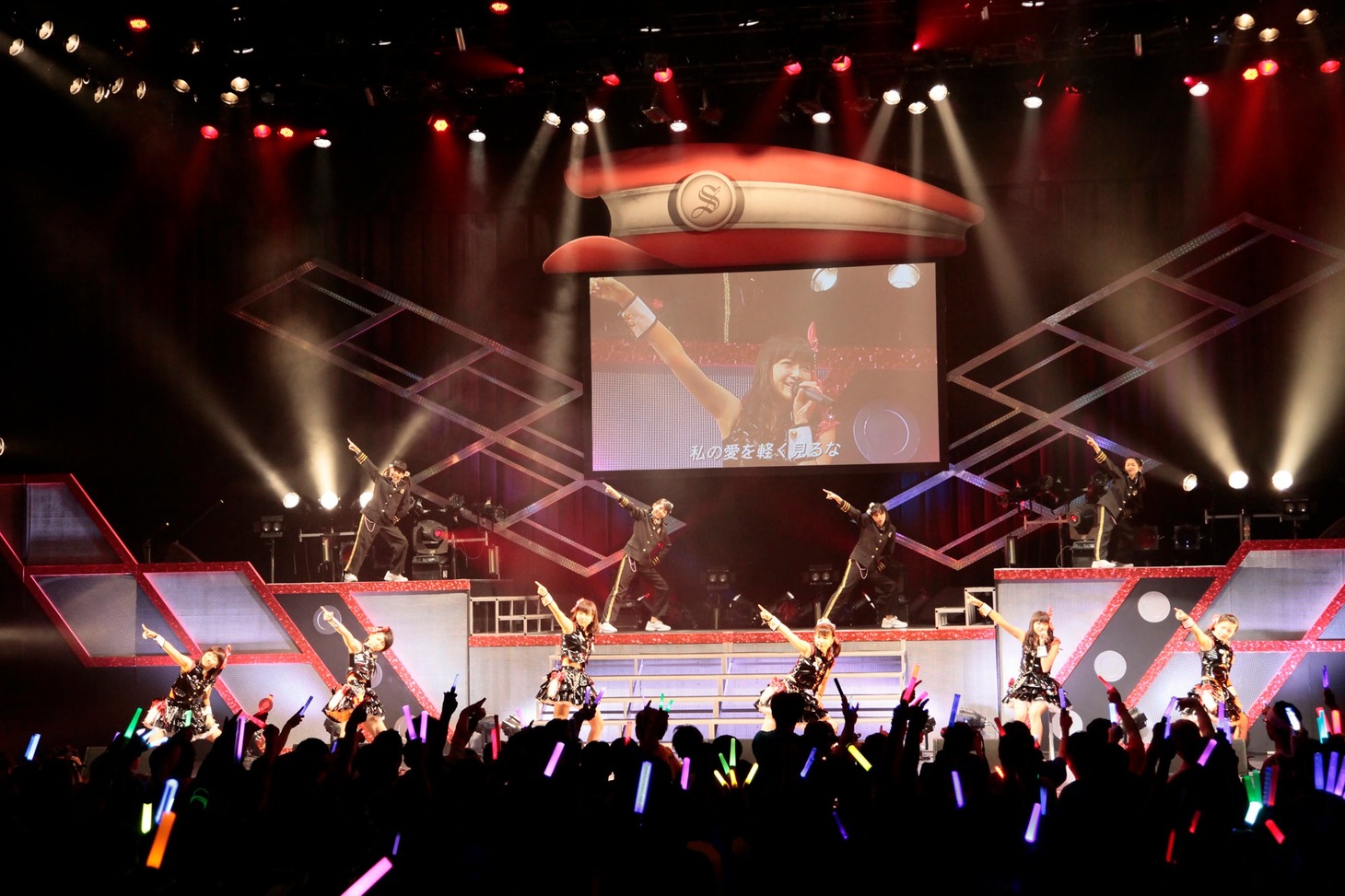 「スマイレージ ライブツアー2012秋 ～ちょいカワ番長～」横浜BLITZ公演の模様。