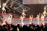 「スマイレージ ライブツアー2012秋 ～ちょいカワ番長～」横浜BLITZ公演の模様。