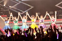 「スマイレージ ライブツアー2012秋 ～ちょいカワ番長～」横浜BLITZ公演の模様。