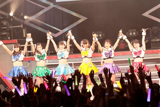 「スマイレージ ライブツアー2012秋 ～ちょいカワ番長～」横浜BLITZ公演の模様。