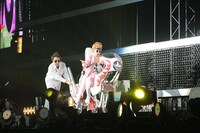 DJケミカルのオープニングパフォーマンス。