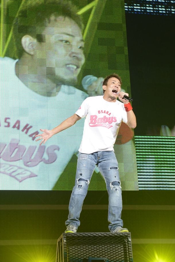 ライブ中のファンキー加藤。