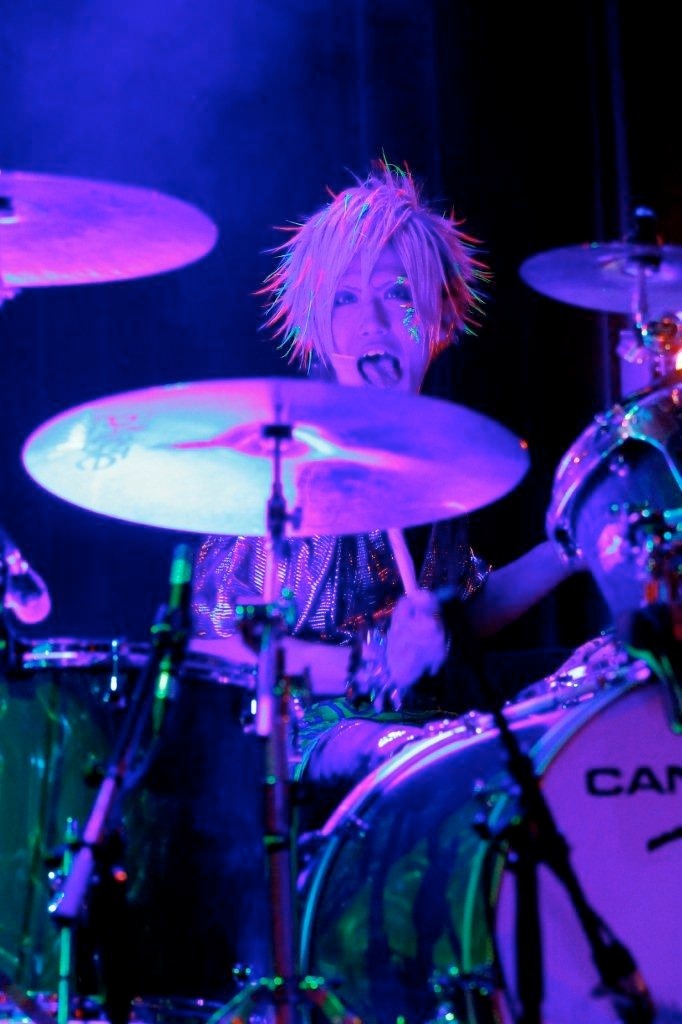 Takeshi（Dr）（Photo：Rie Suwaki [MAXPHOTO］）