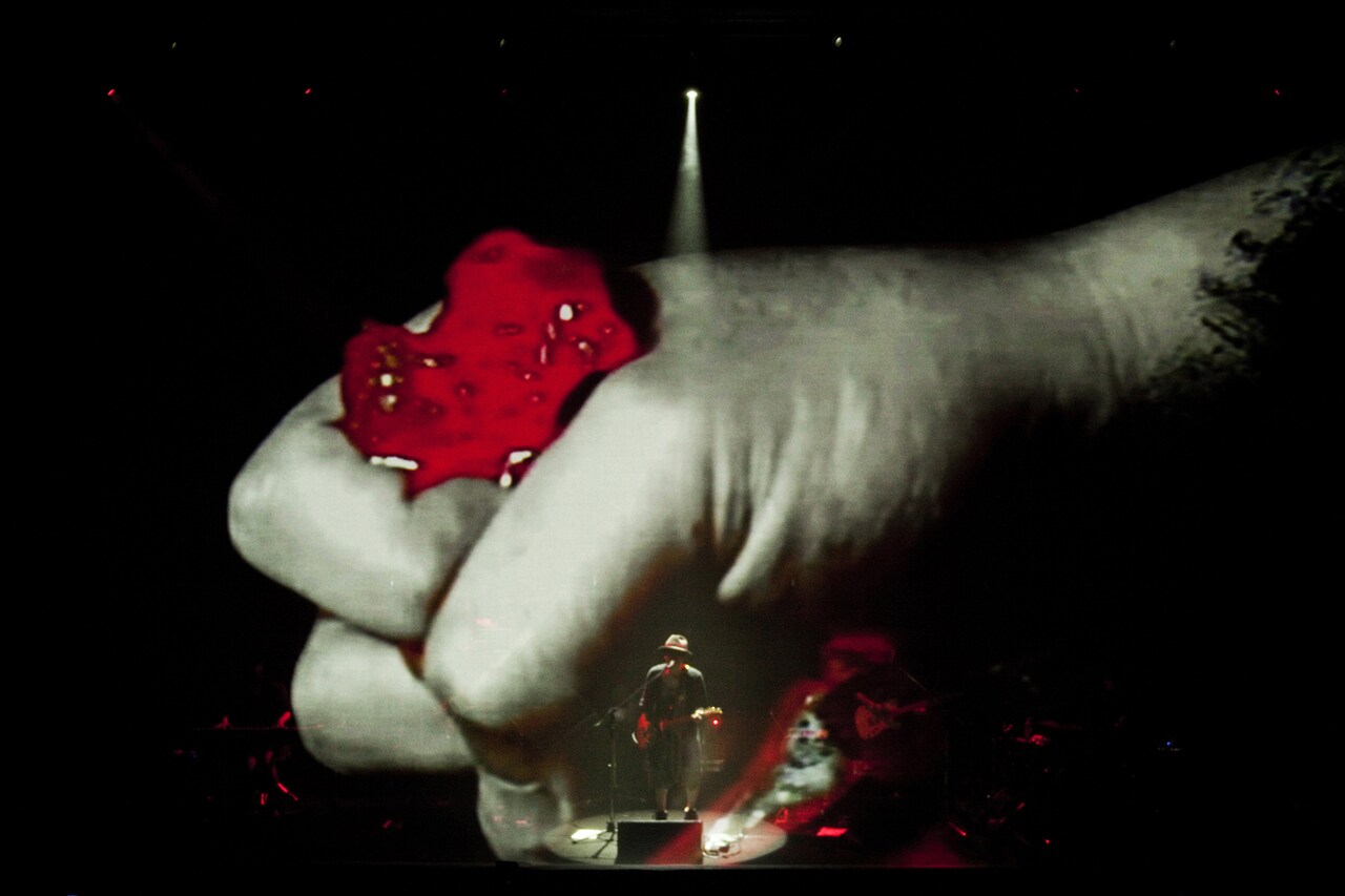 amazarashi、独自空間を演出した初ライブDVDリリース - 音楽ナタリー