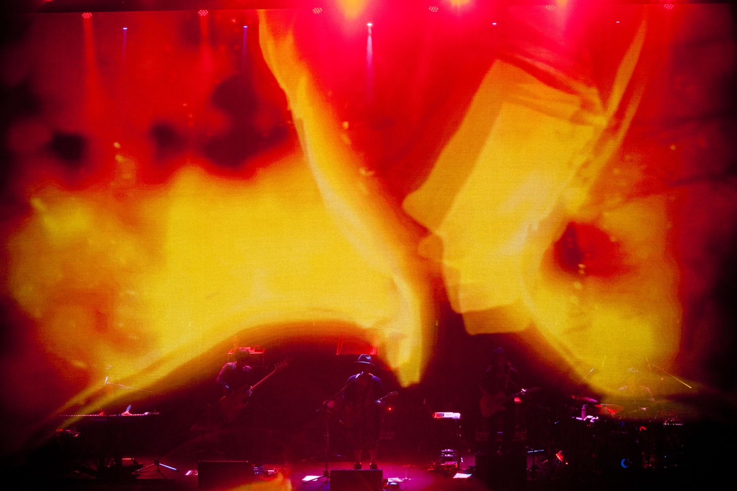 写真はライブDVD「0.7」のワンシーン。
