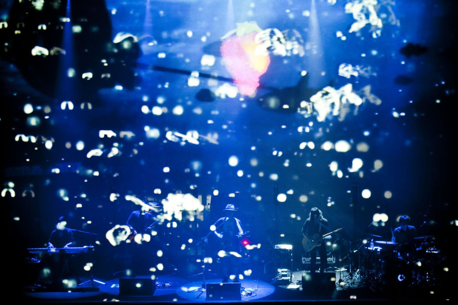 写真はライブDVD「0.7」のワンシーン。