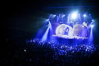 写真はライブDVD「0.7」のワンシーン。