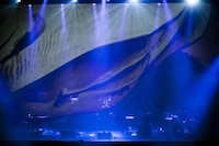 写真はライブDVD「0.7」のワンシーン。