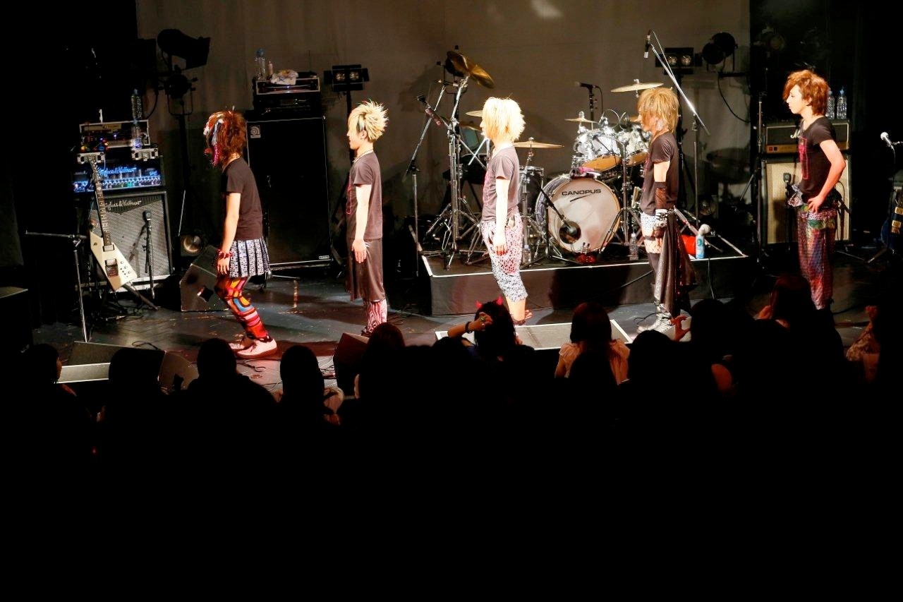 9月29日に行われた「カメレオFIRST ONEMAN TOUR 2012『ググれっ！』」WWW公演の様子。（Photo：Rie Suwaki [MAXPHOTO］）