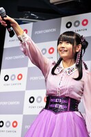 さまざまなコール＆レスポンスを楽しむ竹達彩奈。