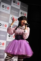 「CANDY LOVE」を歌う竹達彩奈。