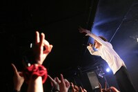 写真は9月28日の岡山公演の模様。