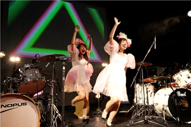 2度目の「パヒパヒ」で前へ踊りに出ていくみさことかっちゃん。