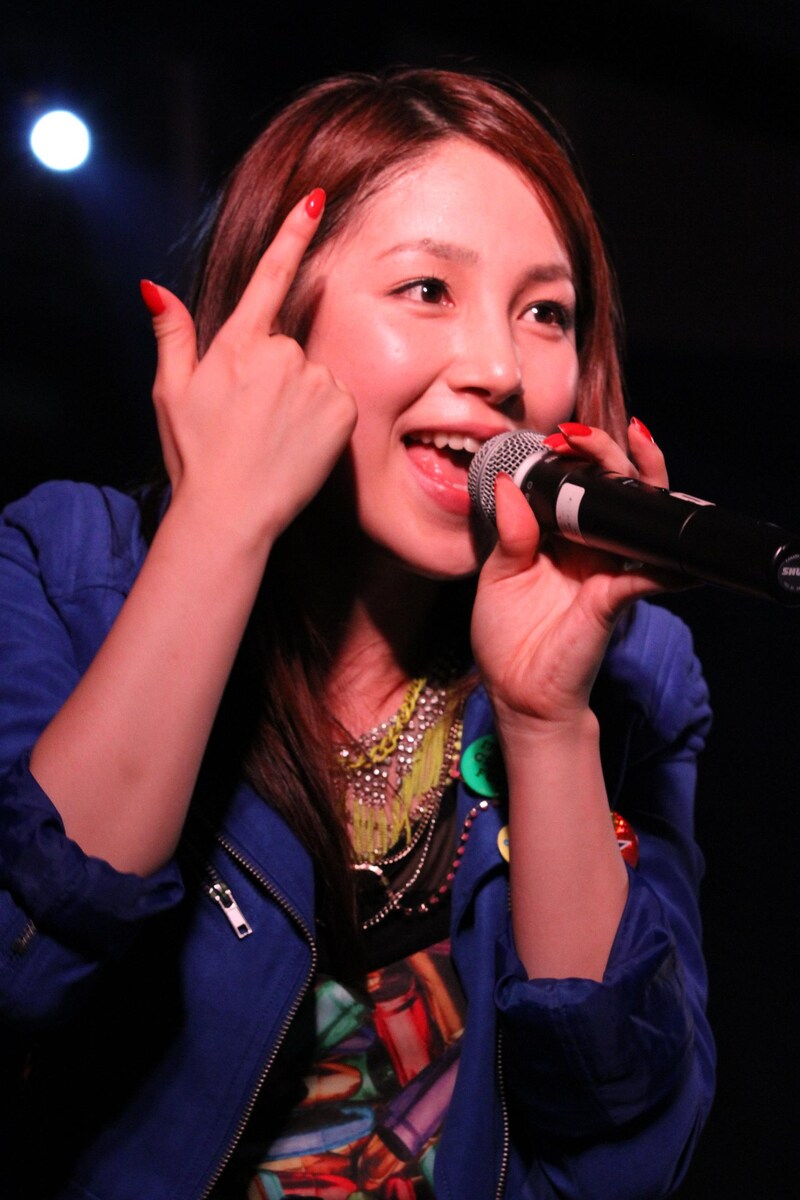 「ANIME WEEKEND ATLANTA」でのライブのワンシーン。