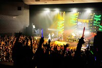 写真は10月3日公演の模様。