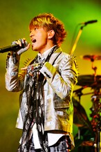 写真は10月2日公演でのTETSUYA。