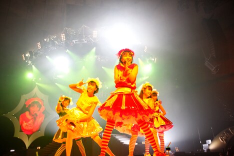 メイド風衣装にはメンバーも「超かわいくない？」と大興奮。