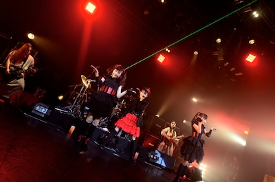 写真は本日10月6日に行われたShibuya O-EAST公演より。なおこの日の詳細なレポートは後日ナタリーに掲載予定。