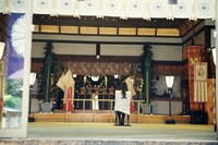 東京大神宮を訪れた沢井美空。