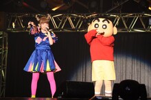 「テレビ朝日ドリームフェスティバル2012」でのきゃりーぱみゅぱみゅのライブの模様。