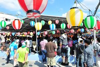 秋祭りの様相を呈したチームしゃちほこの「ピザ！ガーデン」。