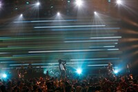 写真は「VAMPS LIVE 2012」より大阪・Zepp Namba公演の模様（撮影：田中和子）。