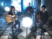 久保田光太郎（写真中央）を交えた「You've Got A Friend」収録の様子。