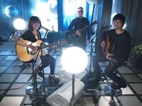 久保田光太郎（写真中央）を交えた「You've Got A Friend」収録の様子。