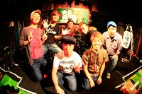 1日目「10 VS 天」の集合写真。