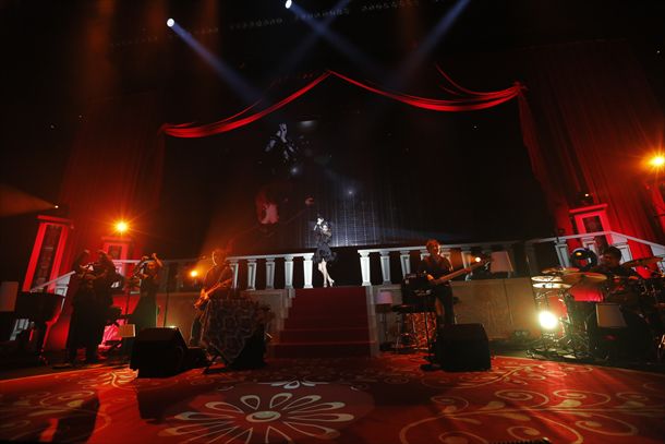 「ジャックス presents ジュジュ苑 全国ツアー 2012」日本武道館公演の様子。（Photo by hajime kamiiisaka）
