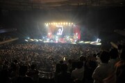 「ジャックス presents ジュジュ苑 全国ツアー 2012」日本武道館公演の様子。（Photo by hajime kamiiisaka）