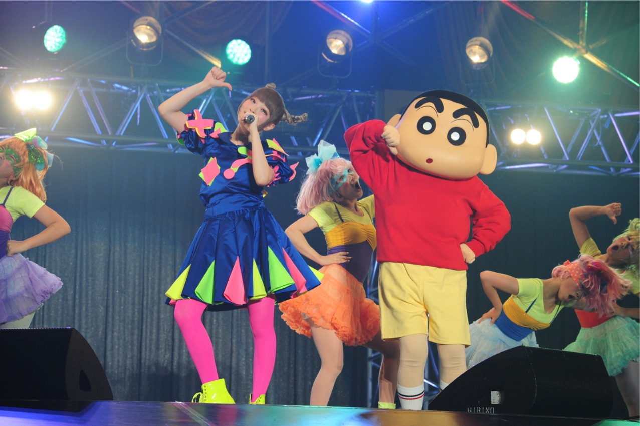 きゃりーぱみゅぱみゅ（写真左）、野原しんのすけ（写真右）