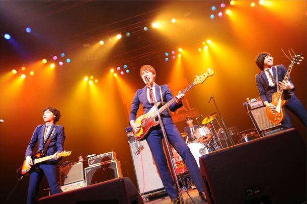 THE BAWDIES