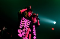 YUIMETAL & MOAMETAL（Photo by Taku Fujii）