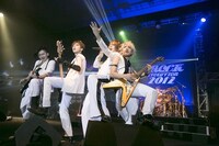 「JROCK EVOLUTION 2012」ジャカルタ公演でのAlice Nineのステージの様子。（撮影：大木大輔）