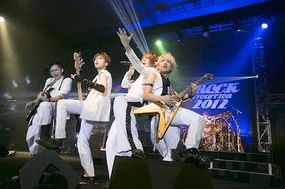 「JROCK EVOLUTION 2012」ジャカルタ公演でのAlice Nineのステージの様子。（撮影：大木大輔）