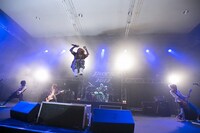 「JROCK EVOLUTION 2012」ジャカルタ公演でのユナイトのステージの様子。（撮影：大木大輔）