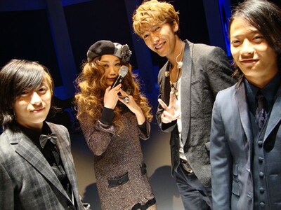 JUJU×w-inds.「素直になれたら」収録時の模様。