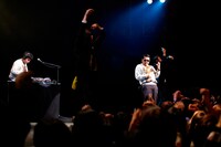 ダイノジのDJプレイの様子。