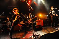 写真は「MINAMI WHEEL 2012」でのMONOBRIGHTのライブの模様。