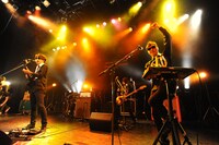 写真は「MINAMI WHEEL 2012」でのMONOBRIGHTのライブの模様。