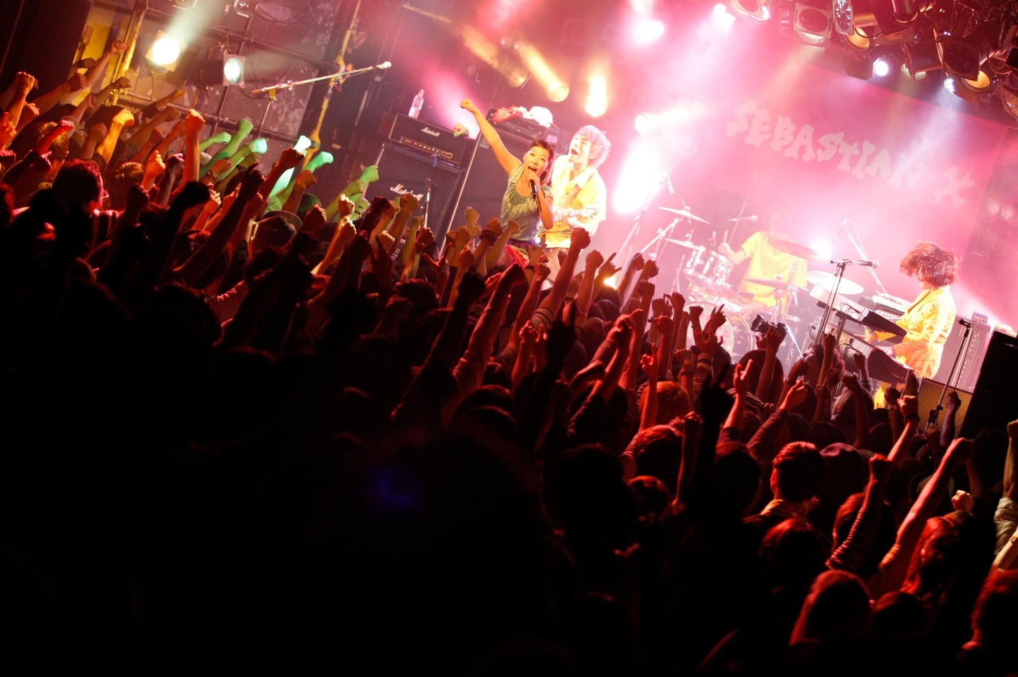 10月11日の渋谷CLUB QUATTRO公演の様子。（撮影：木村泰之）