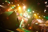 10月11日の渋谷CLUB QUATTRO公演の様子。（撮影：木村泰之）