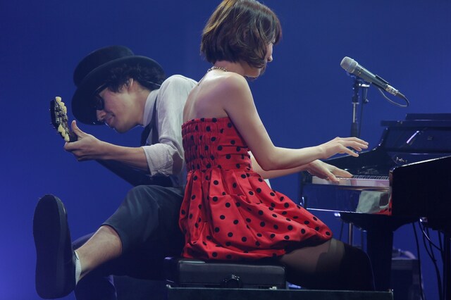 Nakajin（G / 左）とSaori（Piano / 右）。（撮影：上飯坂一）