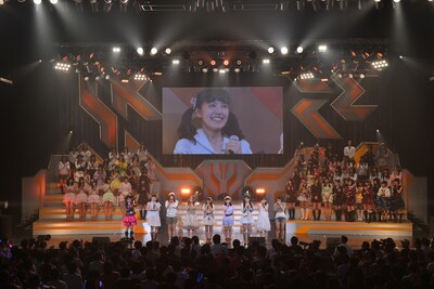 「SKE48リクエストアワー セットリストベスト50 2012～神曲かもしれない～」で1位に選ばれた「羽豆岬」を披露するSKE48。(C)AKS